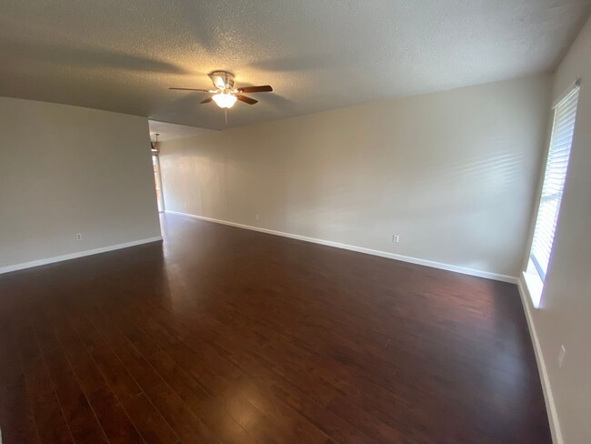 Building Photo - $1,635- New Reduced Price!  Millbrook & Sh...