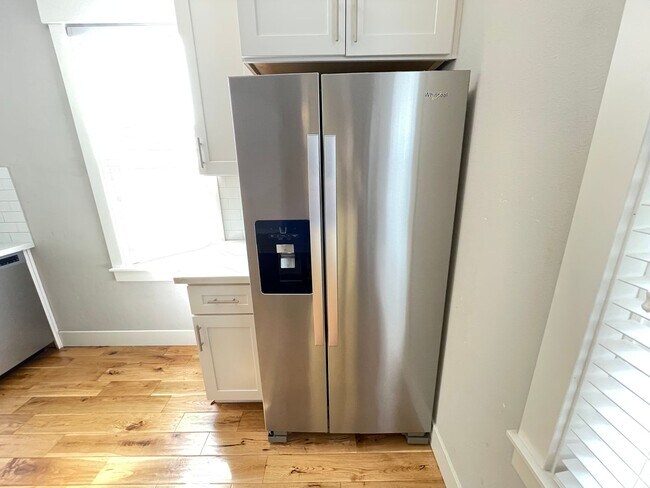 Building Photo - DKN1467