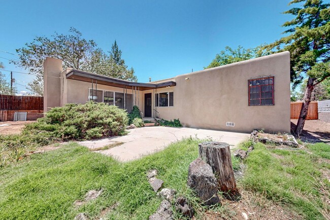 Building Photo - Ridgecrest 4 Bedroom 2 1/2 bath Executive ...