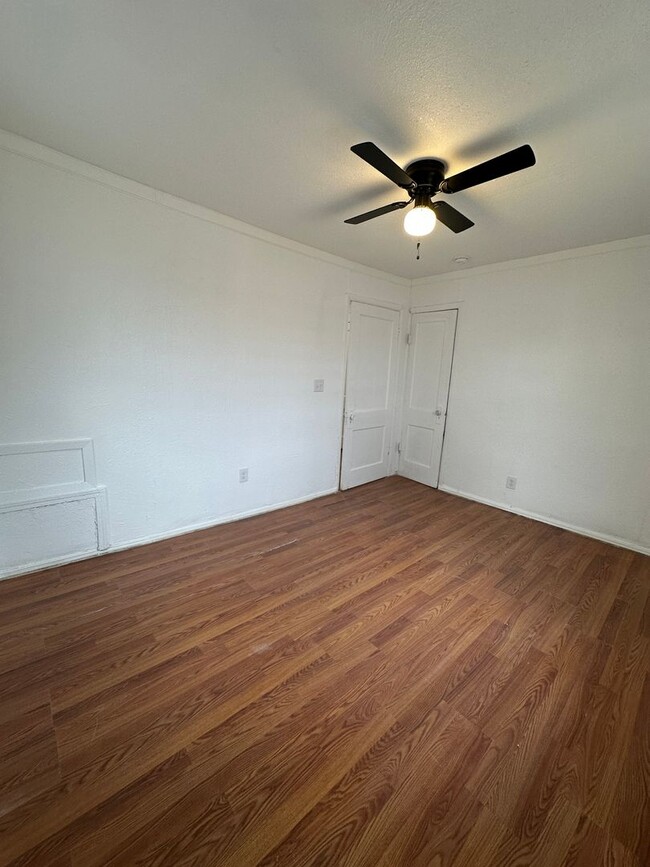 Building Photo - Cute 2 bed 1 bath Home