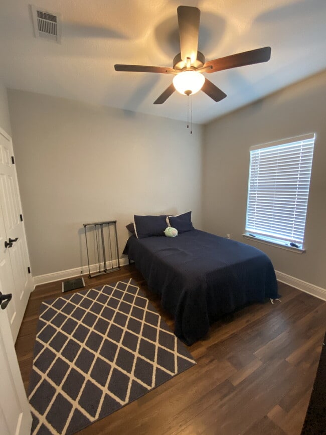 Building Photo - Situated in DeVillier's Square within convenient walking distance to Palafox, this contemporary r...