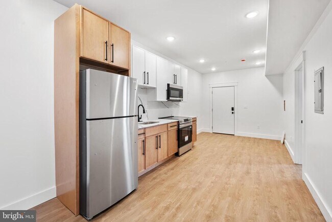 Building Photo - 900 N 41st St