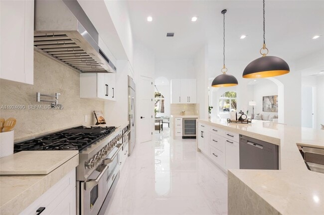 Building Photo - 6845 SW 52nd St