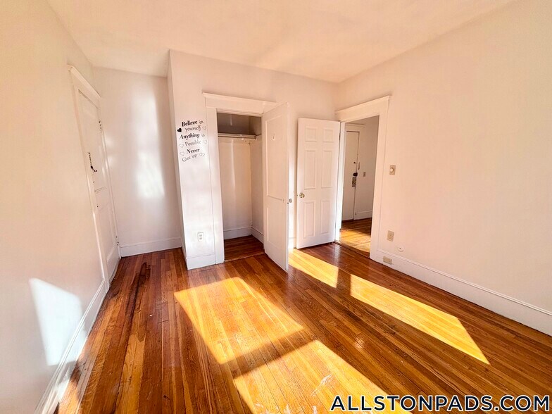 Building Photo - 11 Scottfield Rd