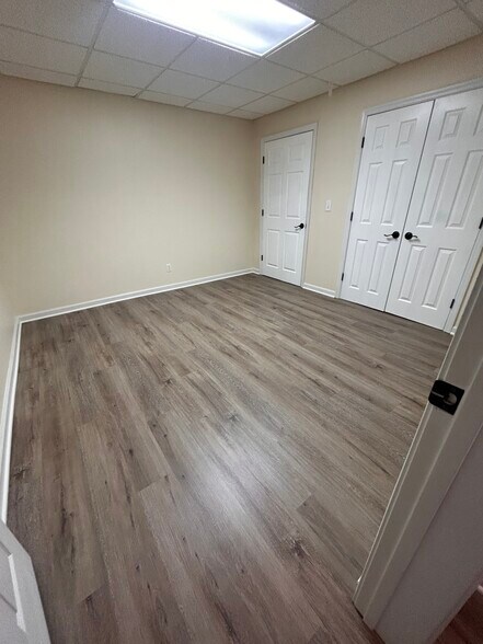 bedroom 1 - 2002 Fairbrook Ln