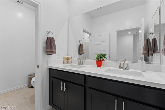 Building Photo - 237 Callen Falls Ave