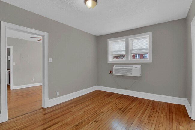 Building Photo - Incredible Super Studio