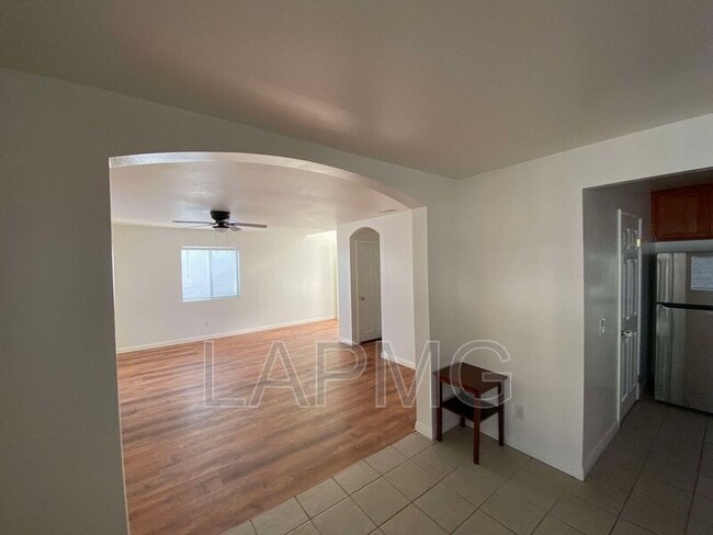 Building Photo - 762 W 21st St