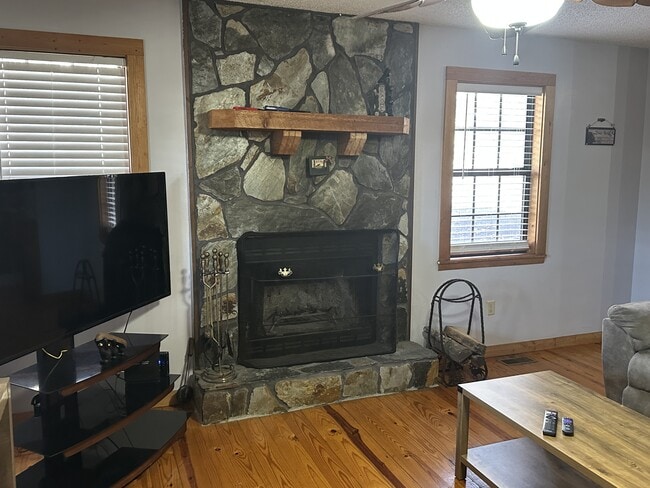 Building Photo - 155 April Ln