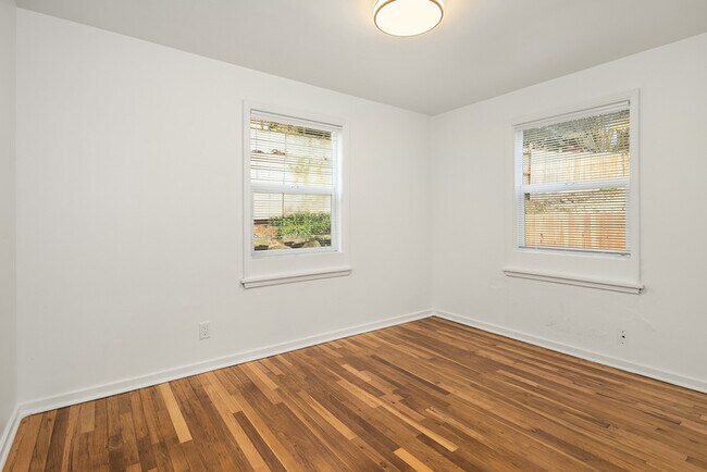 Building Photo - 4732 45th Ave S