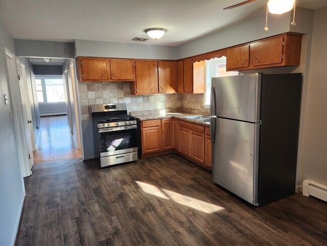 Building Photo - 1018 S 11th Ave