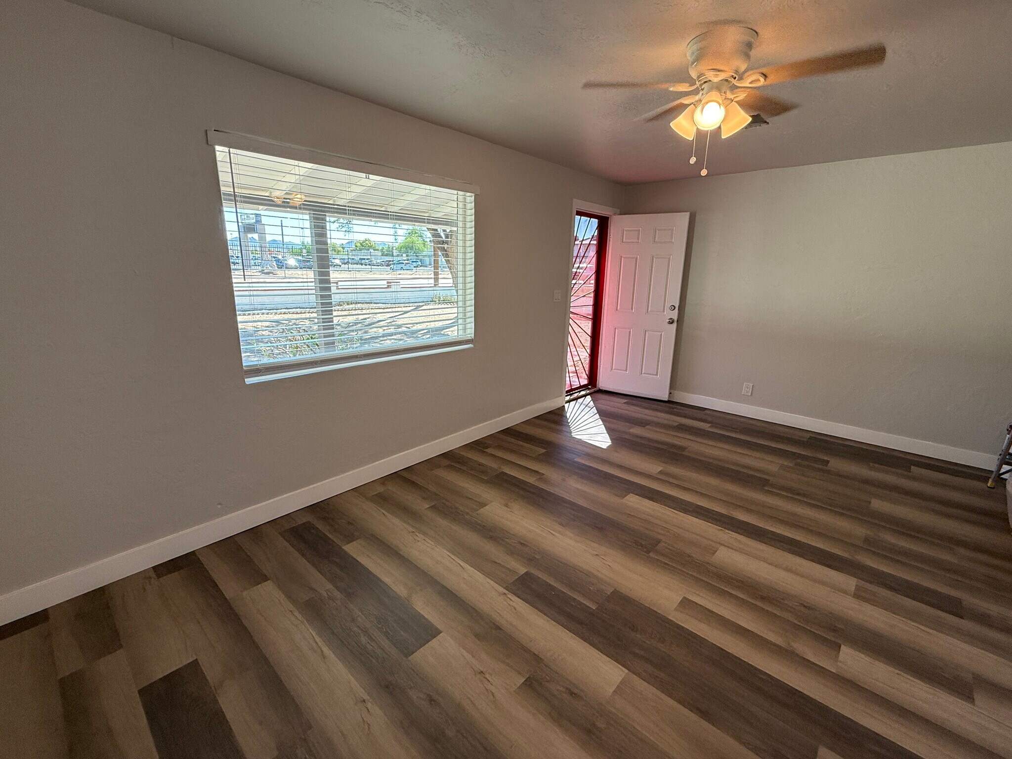 Building Photo - 738 E Roeser Rd