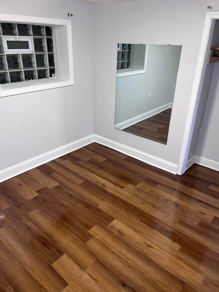 Bedroom - 5741 N Artesian Ave