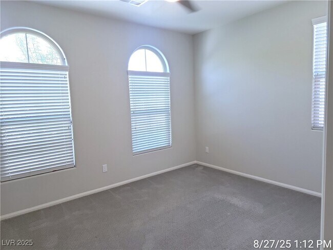 Building Photo - 905 Claystone Ridge Ave
