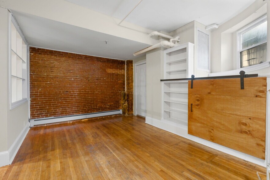 Building Photo - 167 Beacon St
