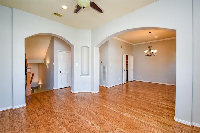 Building Photo - 5615 Winsome Ln