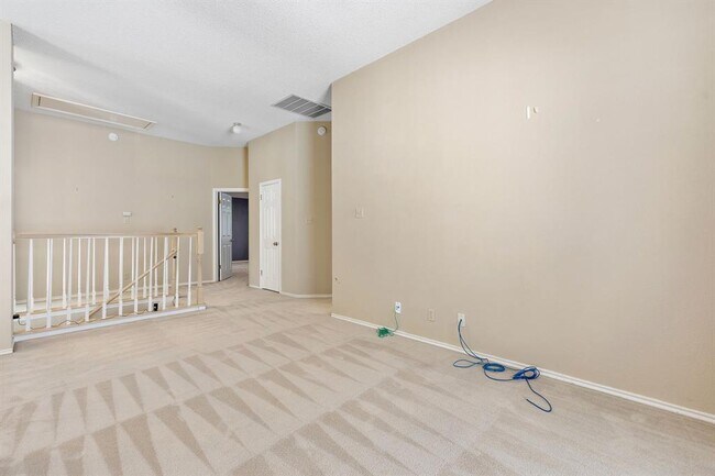 Building Photo - 2414 Mockingbird Dr