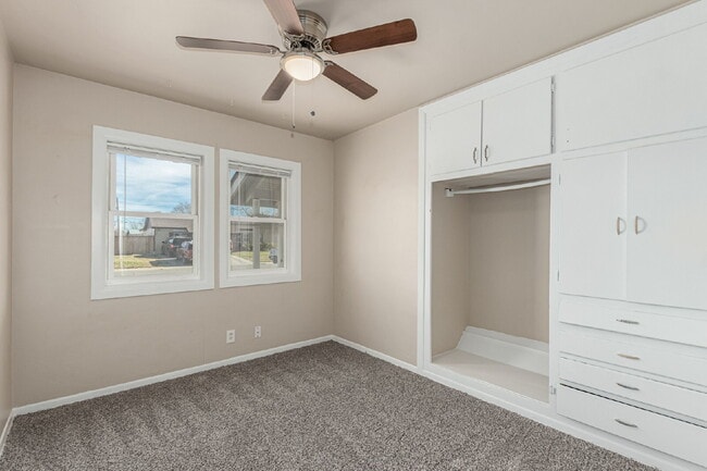 Building Photo - 1635 S Meade St