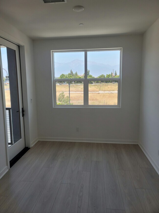 Building Photo - 4061 E Luna Paseo