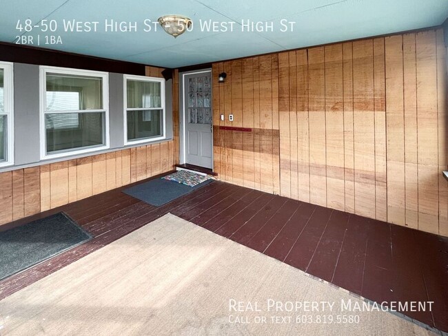 Building Photo - Pet-Friendly 2BD Apartment with Sunroom an...