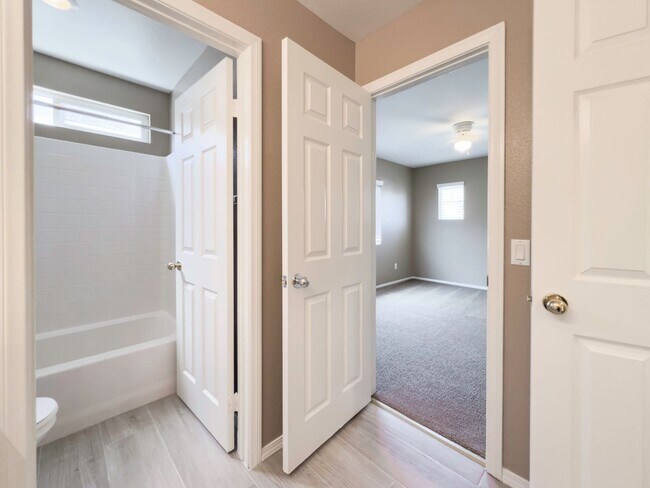 Building Photo - AVAILABLE NOW! 5 Bedroom, Cut-DeSac Home for Rent in a Beautiful, Murrieta Community!