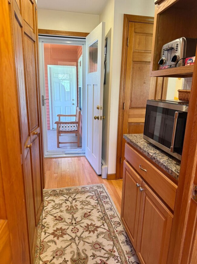 Building Photo - Meticulously Maintained 3BD/2.5BA Home in Quiet Westbrook Neighborhood!
