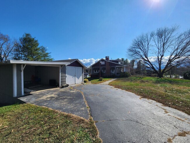 Building Photo - CandlerLong Term Rental