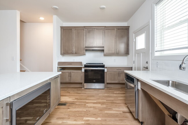Building Photo - 3801 Lands End Ct