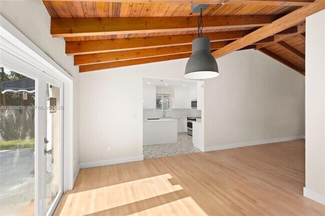 Building Photo - 5614 San Vicente St