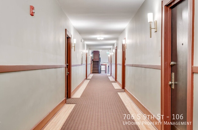 Building Photo - 706 S 9th St