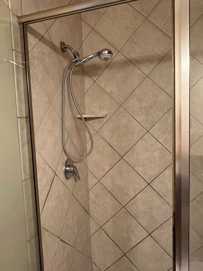 Building Photo - Upgraded First Floor Condo - Estate at Wes...