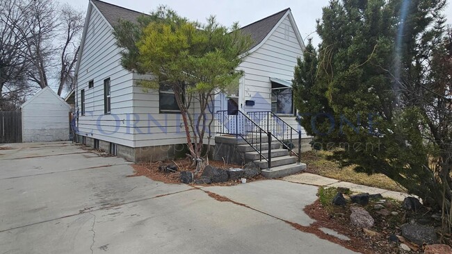 Building Photo - Charming mid century home in Nampa