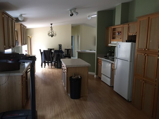 Building Photo - 3151 N Shadowbrook Ln
