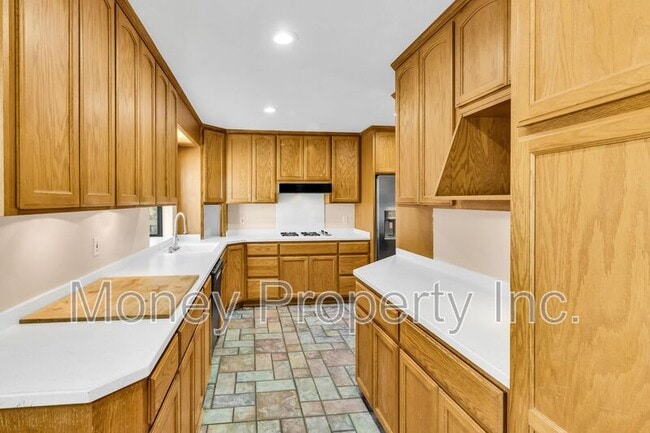 Building Photo - 622 Patricia Ln