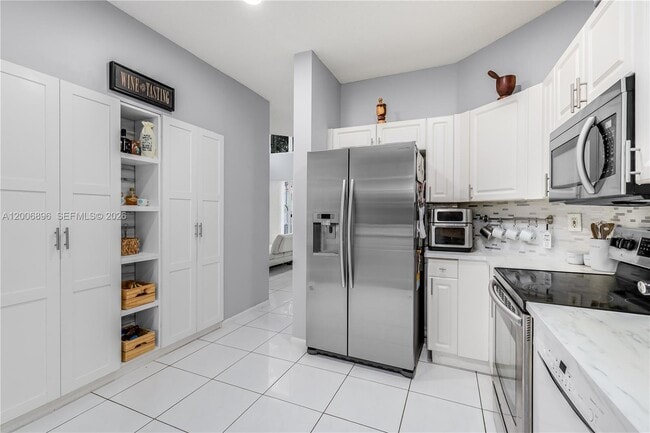 Building Photo - 14972 SW 50th Ct