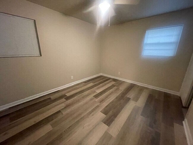Building Photo - 504 Merrymont Dr