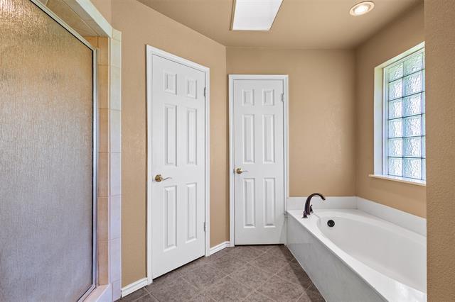 Building Photo - 608 Fairbrook Cir