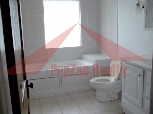 Building Photo - 1331 Amherst Pl