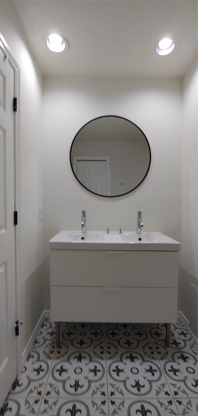 Building Photo - 1930 Pepperwood Ln