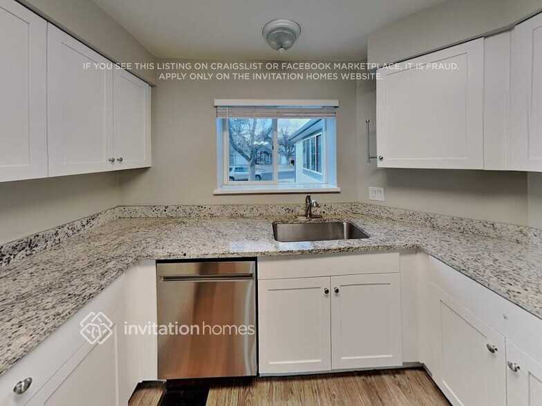 Building Photo - 4120 E 134th Dr