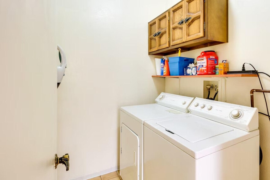 Building Photo - 815 Placita Topa