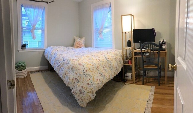 Building Photo - 2 Church Ave