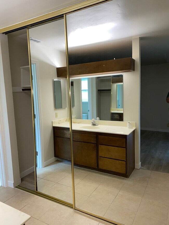 Building Photo - 2720 Summerfield Dr