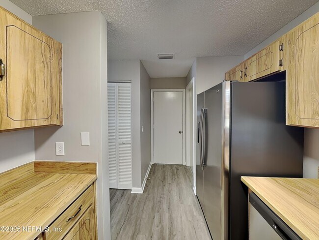 Building Photo - 31 Folson Ln