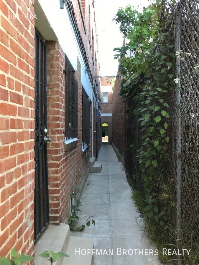 Building Photo - 2360 W Washington Blvd