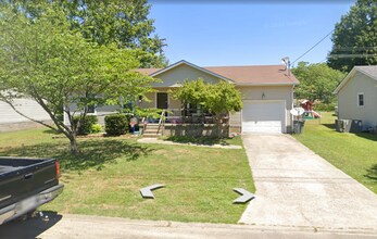 Building Photo - 3 Bed / 1 Bath / 1 car garage House in May...