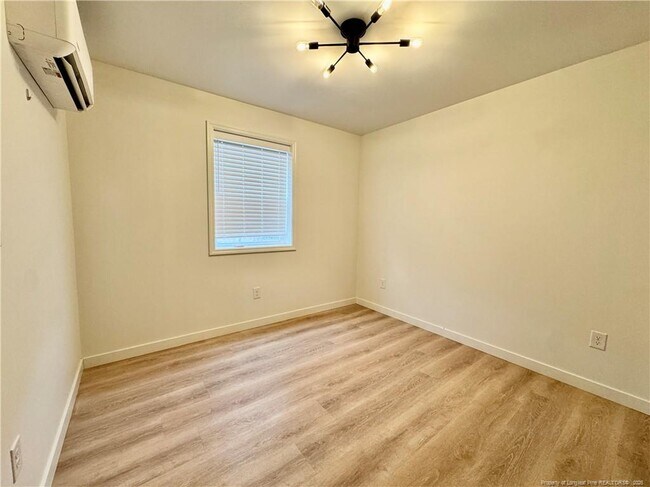 Building Photo - 313 N Moore St