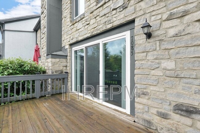 Building Photo - 7085 Muirfield Dr