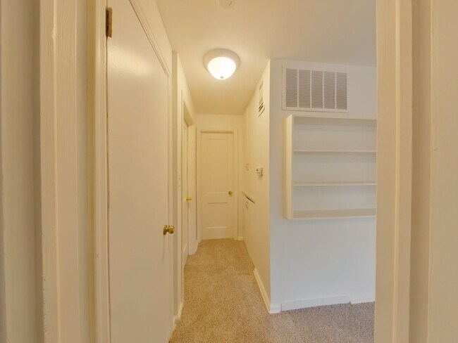 Building Photo - 3 Bedroom Home