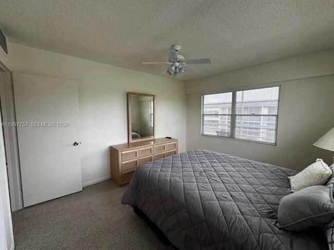 Building Photo - 536 Fanshaw M